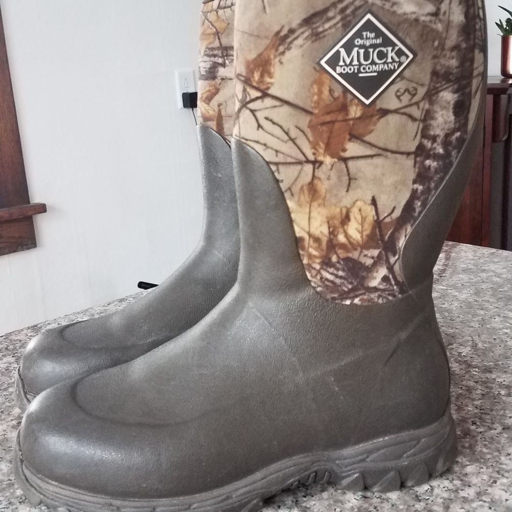 Kids size 5 Muck boots